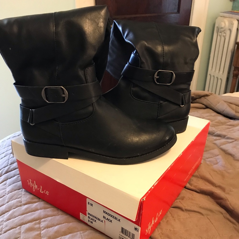 Very gently worn. Calf high boots with box